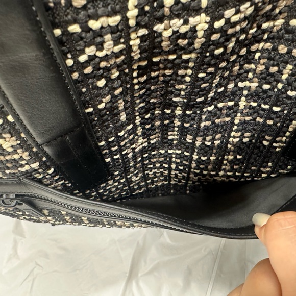 Away Black & White Women Bag Carry On 16 inches - Picture 7 of 14